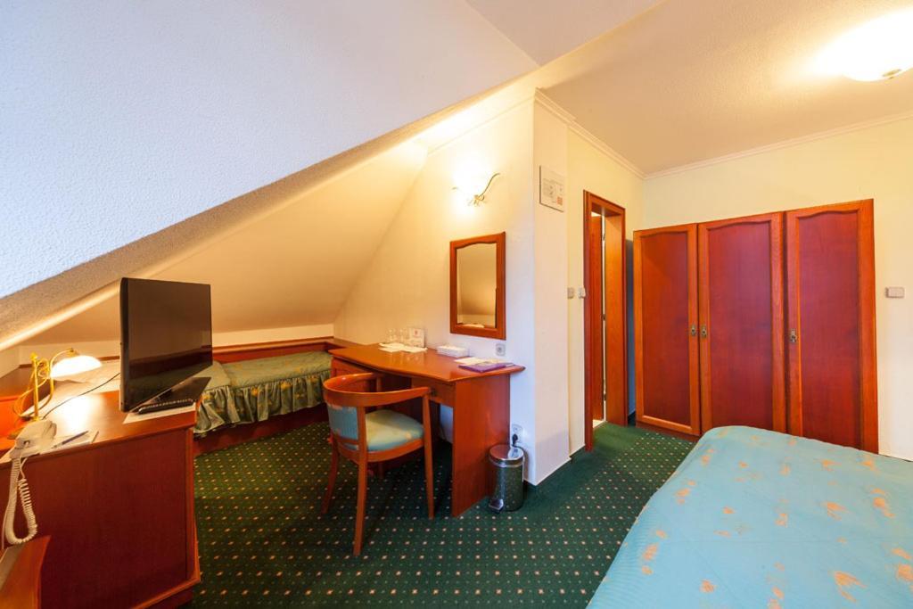 Agh Hotel Rožnov pod Radhoštěm Exteriér fotografie