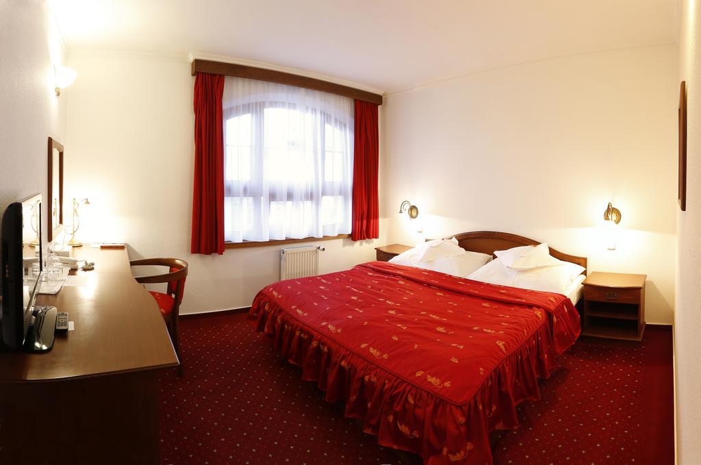 Agh Hotel Rožnov pod Radhoštěm Pokoj fotografie