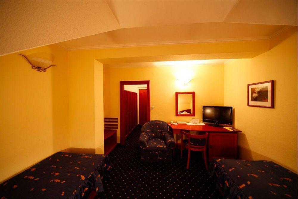 Agh Hotel Rožnov pod Radhoštěm Exteriér fotografie