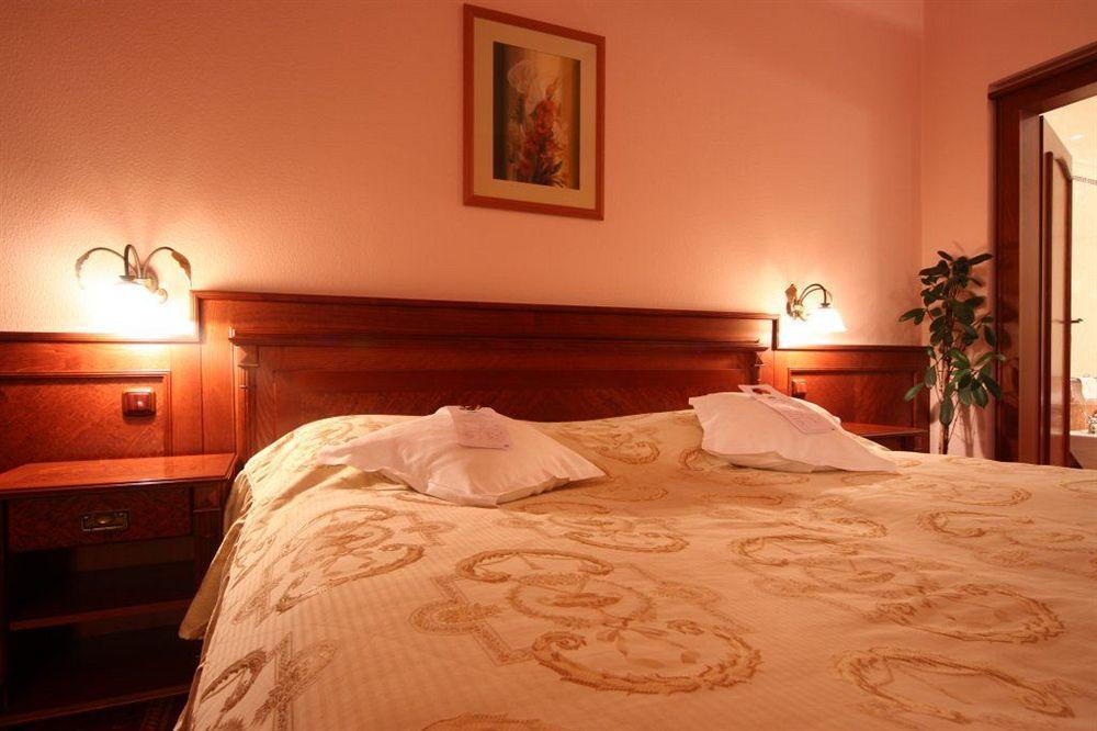 Agh Hotel Rožnov pod Radhoštěm Exteriér fotografie
