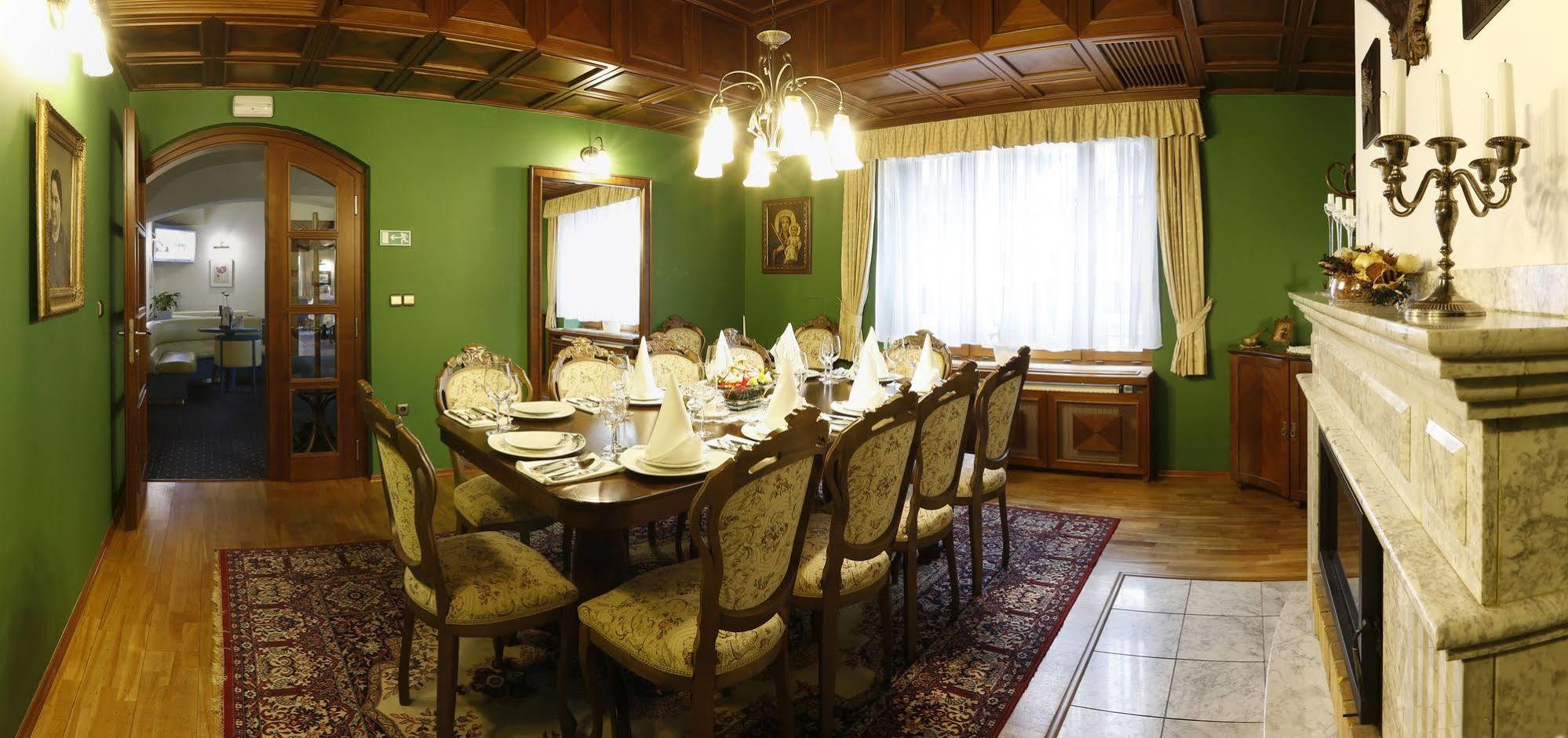 Agh Hotel Rožnov pod Radhoštěm Exteriér fotografie