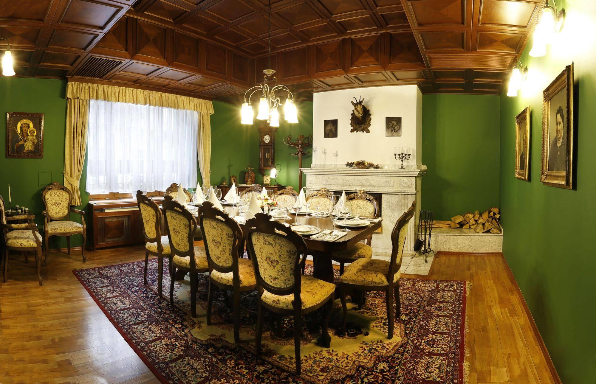 Agh Hotel Rožnov pod Radhoštěm Exteriér fotografie